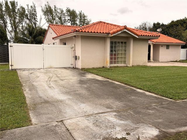 5811 NW 201st Ln, Hialeah, FL 33015