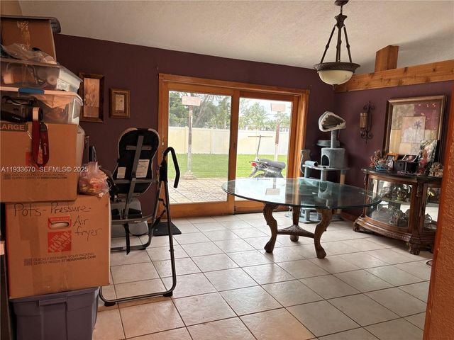 5811 NW 201st Ln, Hialeah, FL 33015