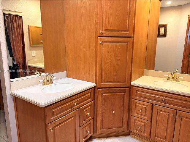 5811 NW 201st Ln, Hialeah, FL 33015