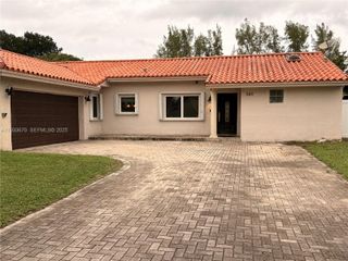 5811 NW 201st Ln, Hialeah, FL 33015