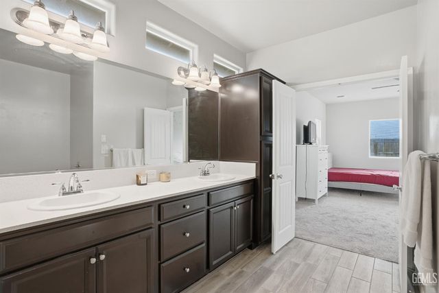 7327 Bucking Bronco Court, Bakersfield, CA 93311