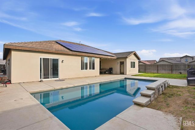 7327 Bucking Bronco Court, Bakersfield, CA 93311