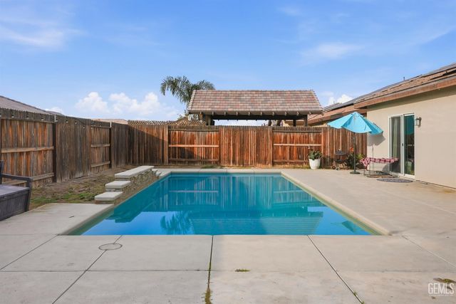 7327 Bucking Bronco Court, Bakersfield, CA 93311