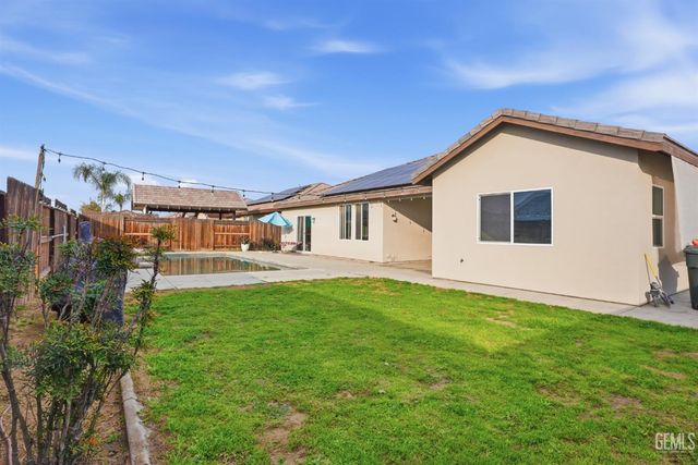 7327 Bucking Bronco Court, Bakersfield, CA 93311