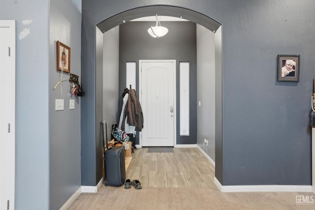 7327 Bucking Bronco Court, Bakersfield, CA 93311