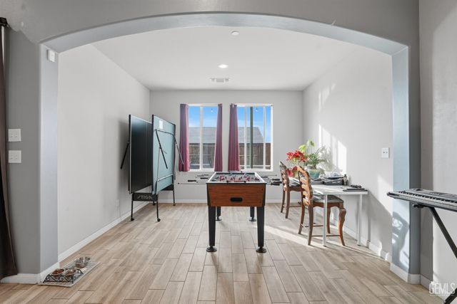 7327 Bucking Bronco Court, Bakersfield, CA 93311