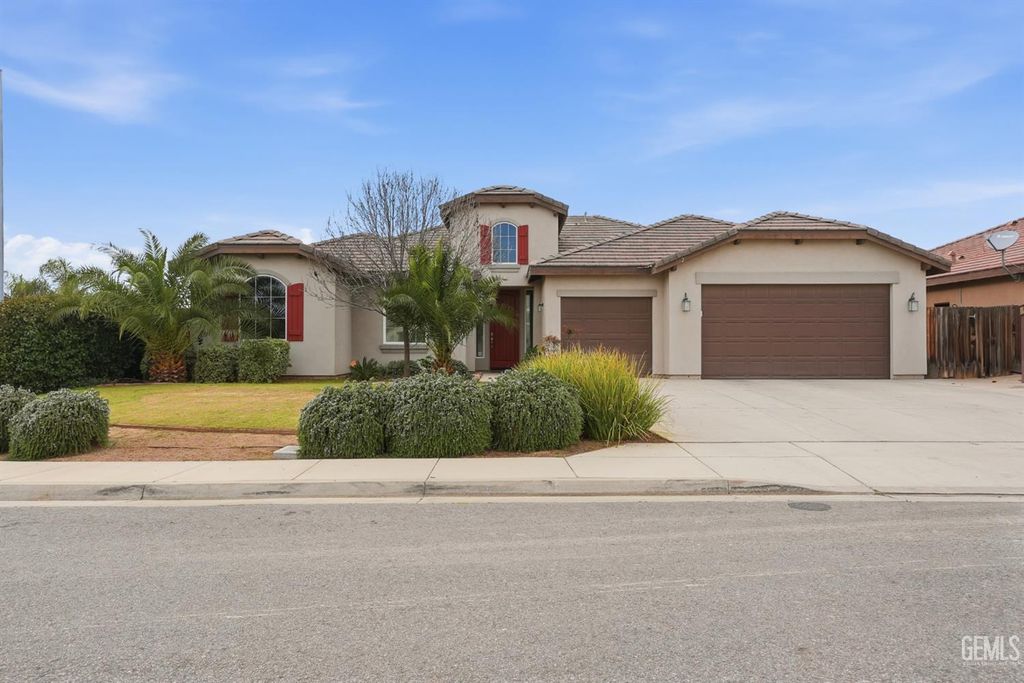 7327 Bucking Bronco Court, Bakersfield, CA 93311