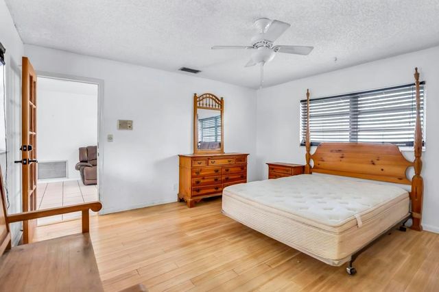 4250 NW 107th Ave, Coral Springs, FL 33065