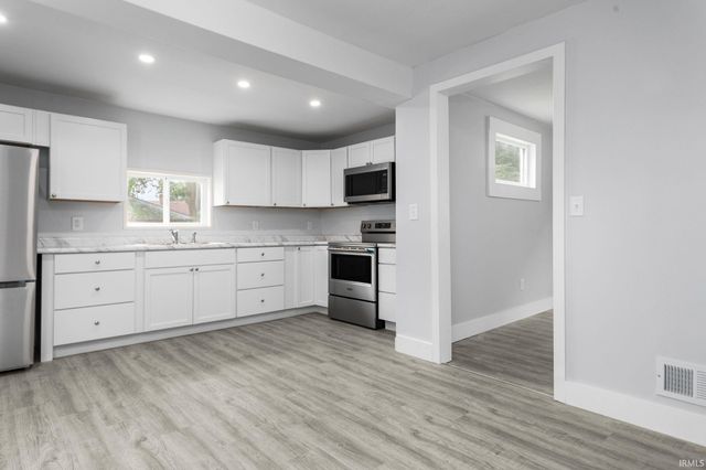 1046 Lawndale Avenue, South Bend, IN 46628