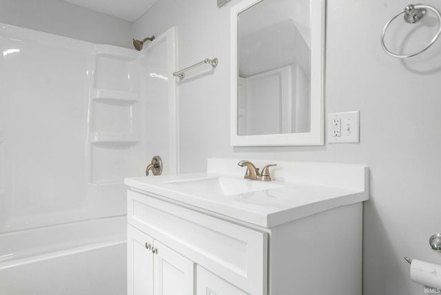 1046 Lawndale Avenue, South Bend, IN 46628