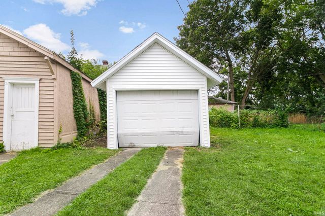 1046 Lawndale Avenue, South Bend, IN 46628