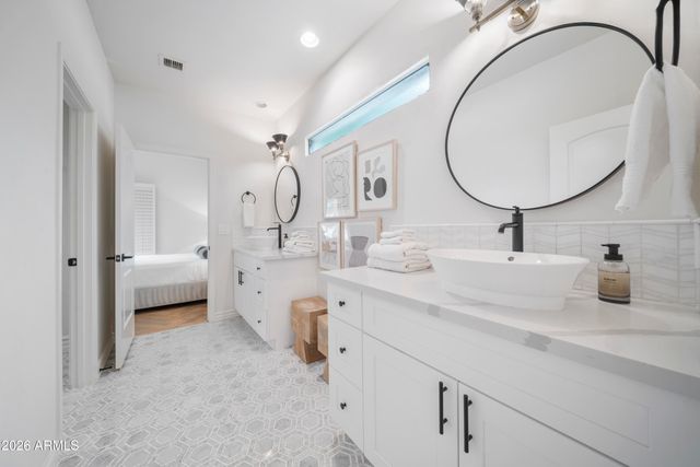 7475 E JACKRABBIT Road, Scottsdale, AZ 85250