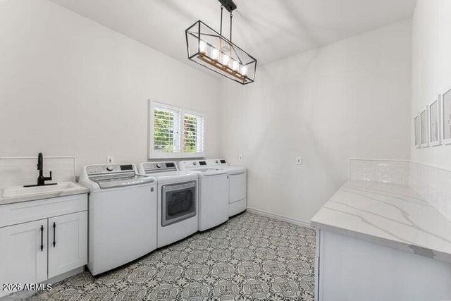 7475 E JACKRABBIT Road, Scottsdale, AZ 85250