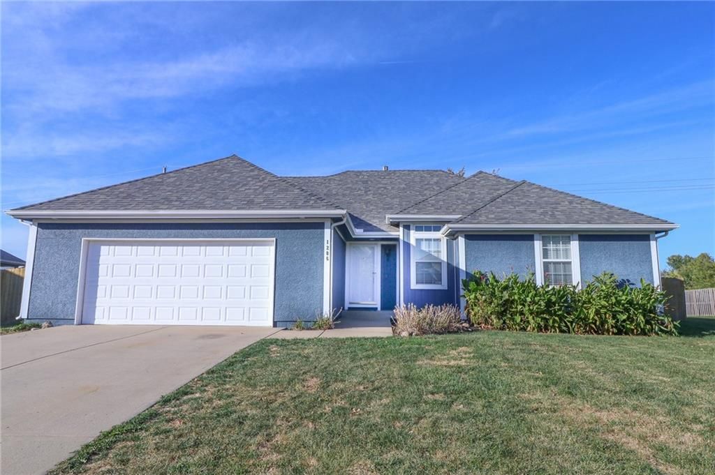 1206 Thomas Drive, Louisburg, KS 66053