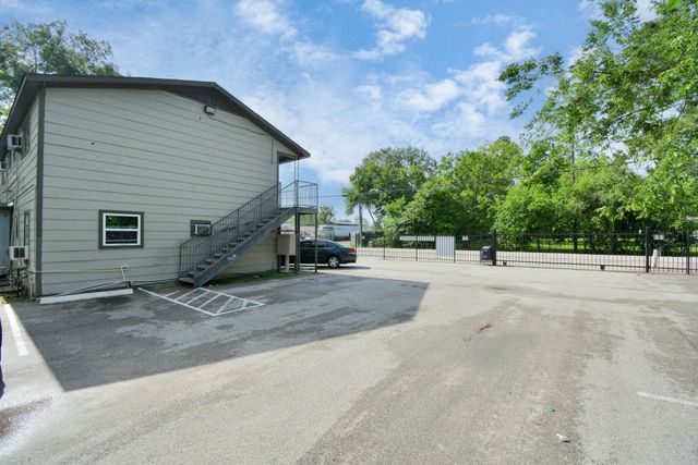 9211 N Green River Dr Drive 6, Houston, TX 77078