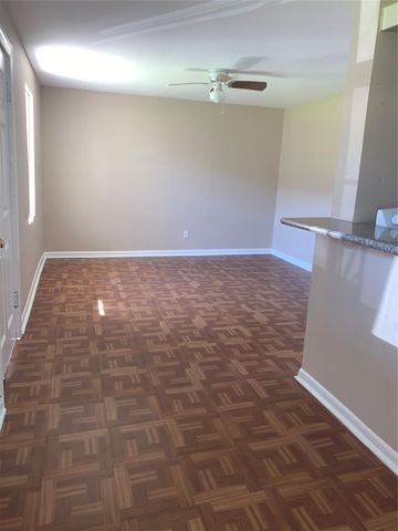 9211 N Green River Dr Drive 6, Houston, TX 77078