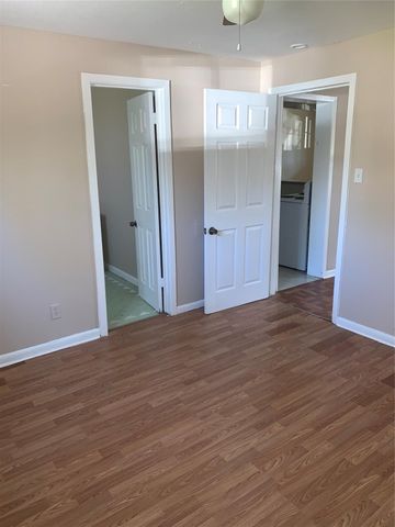 9211 N Green River Dr Drive 6, Houston, TX 77078