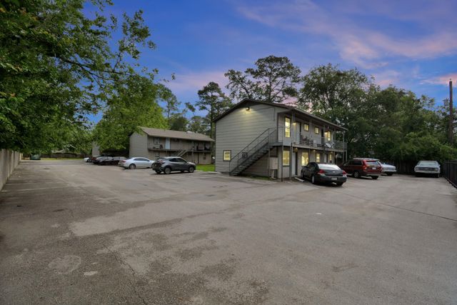 9211 N Green River Dr Drive 6, Houston, TX 77078