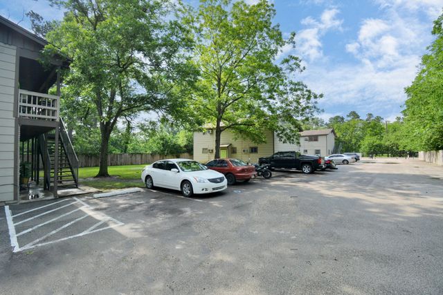 9211 N Green River Dr Drive 6, Houston, TX 77078