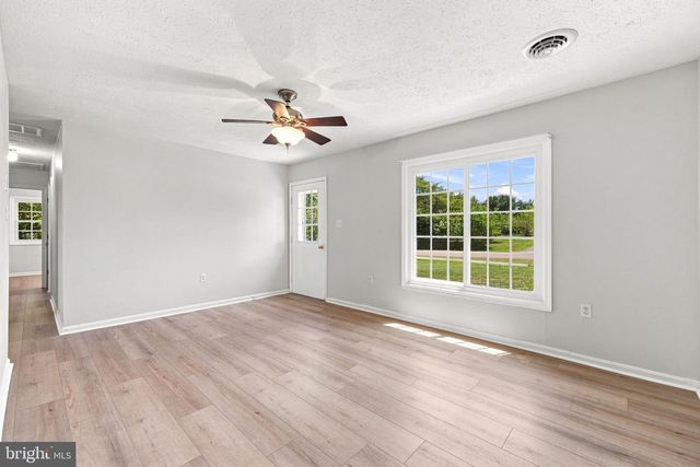 102 LINWOOD CT, Stephens City, VA 22655