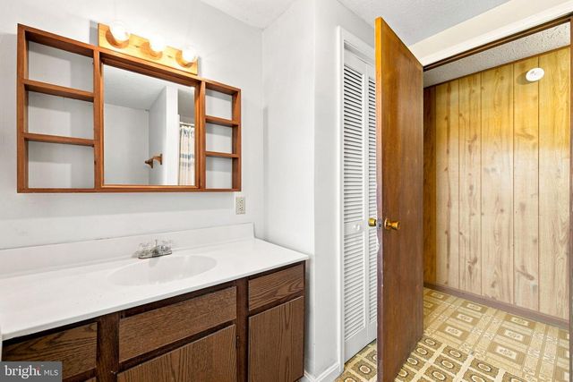 102 LINWOOD CT, Stephens City, VA 22655