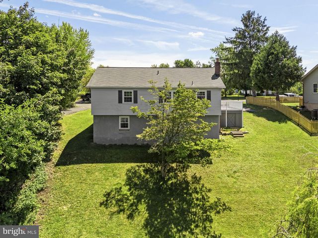 102 LINWOOD CT, Stephens City, VA 22655