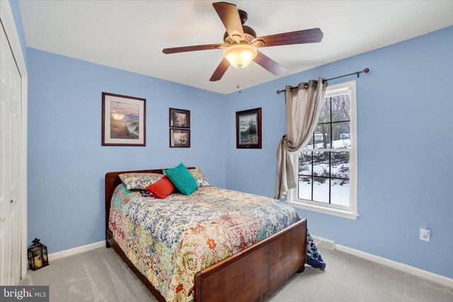 194 WILLIS RD, Etters, PA 17319