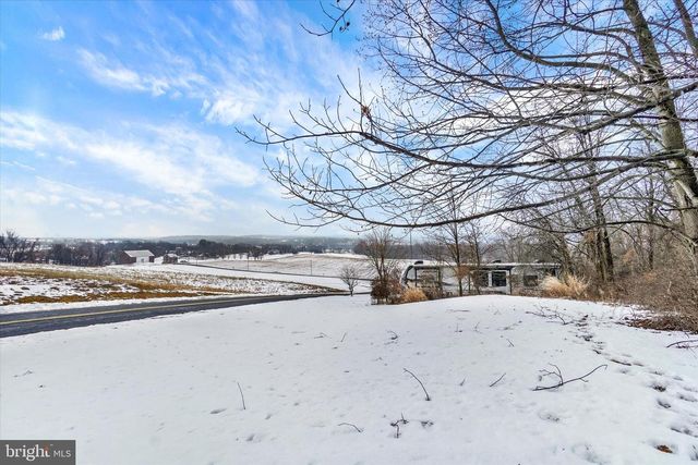 194 WILLIS RD, Etters, PA 17319