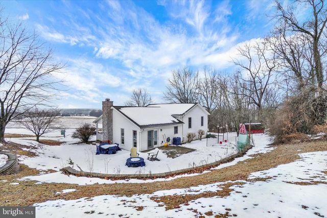 194 WILLIS RD, Etters, PA 17319