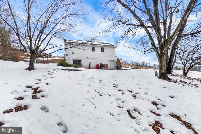 194 WILLIS RD, Etters, PA 17319