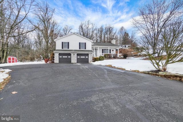 194 WILLIS RD, Etters, PA 17319