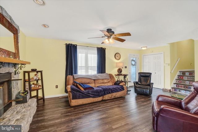 194 WILLIS RD, Etters, PA 17319