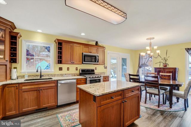 194 WILLIS RD, Etters, PA 17319