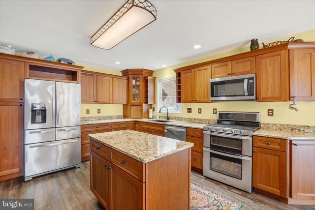 194 WILLIS RD, Etters, PA 17319