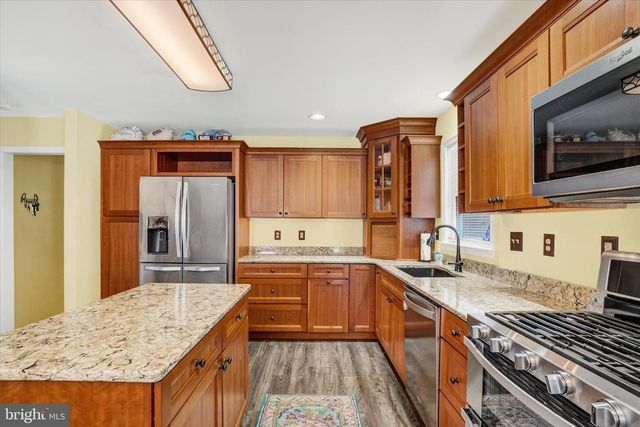 194 WILLIS RD, Etters, PA 17319