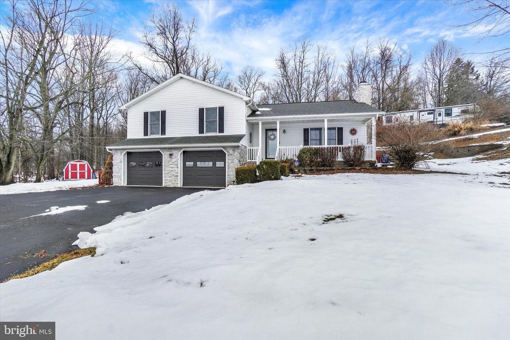 194 WILLIS RD, Etters, PA 17319
