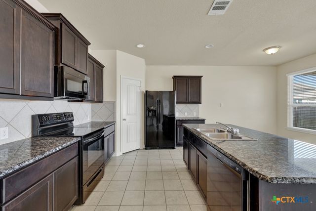 1355 Fall Cover, New Braunfels, TX 78130