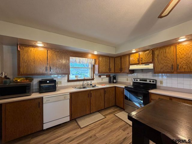 306 East Avenue, Western, NE 68464