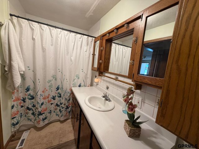 306 East Avenue, Western, NE 68464