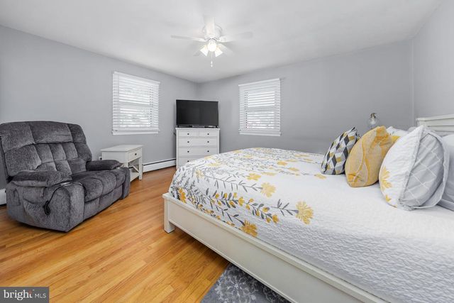 456 FREUND AVE, Gibbstown, NJ 08027