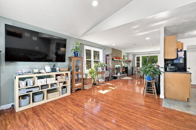 298 Neck Rd, Rochester, MA 02770