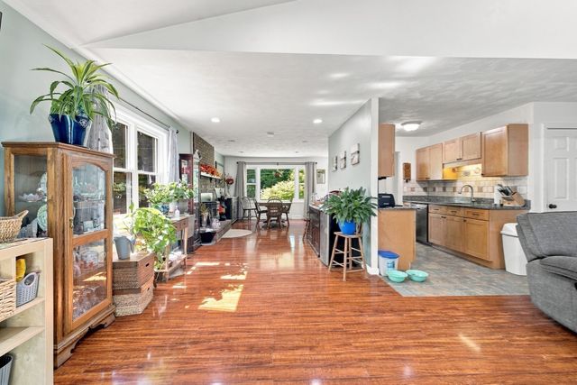 298 Neck Rd, Rochester, MA 02770