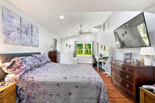 298 Neck Rd, Rochester, MA 02770