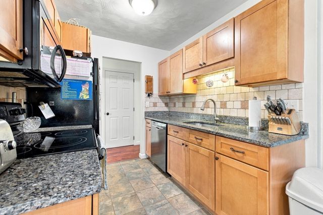 298 Neck Rd, Rochester, MA 02770