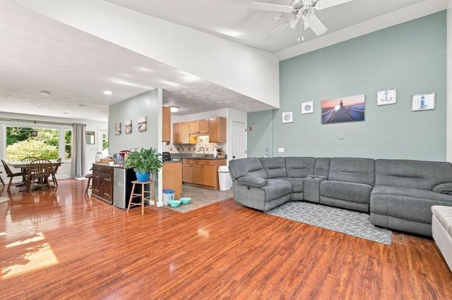 298 Neck Rd, Rochester, MA 02770