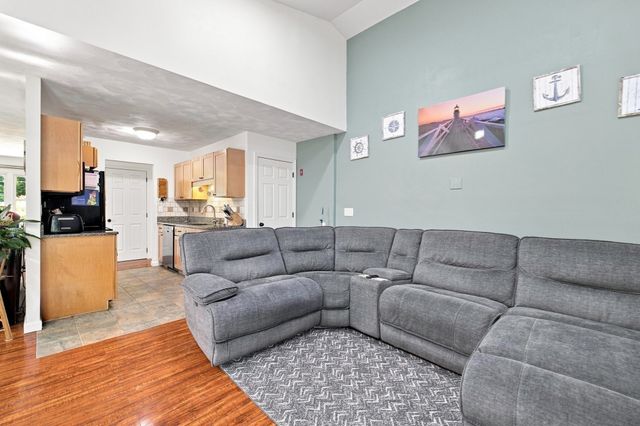 298 Neck Rd, Rochester, MA 02770