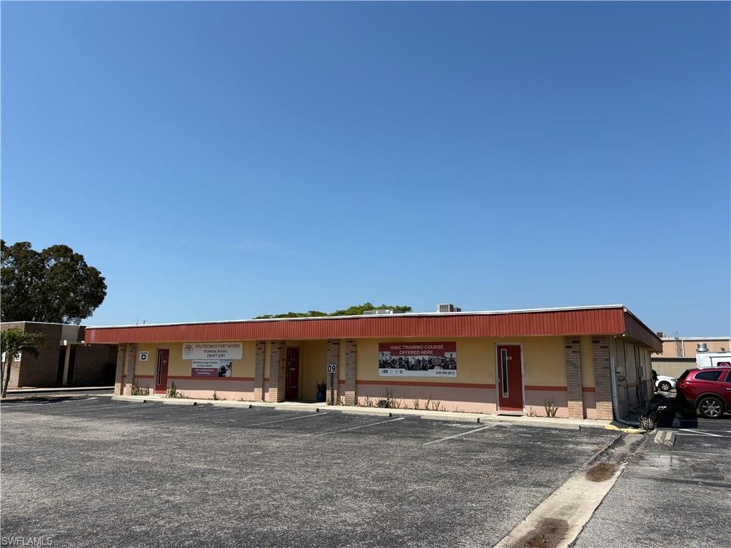 3900 Broadway, FORT MYERS, FL 33901 — photo 2