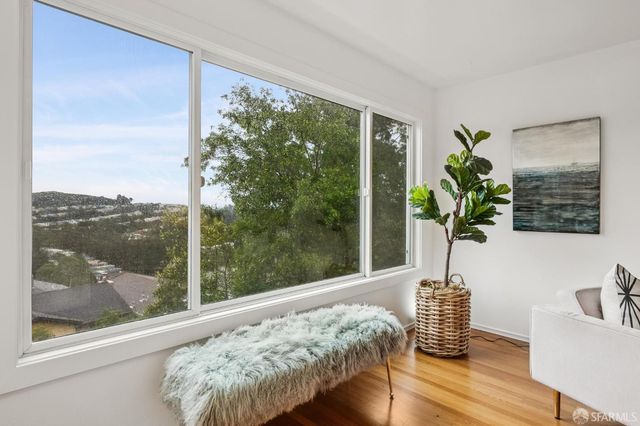 25 crestmont Drive, San Francisco, CA 94131