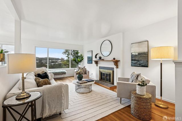 25 crestmont Drive, San Francisco, CA 94131