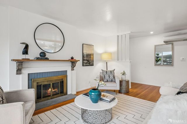 25 crestmont Drive, San Francisco, CA 94131